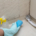 Etapes de nettoyage de salle de bain avec du vinaigre blanc